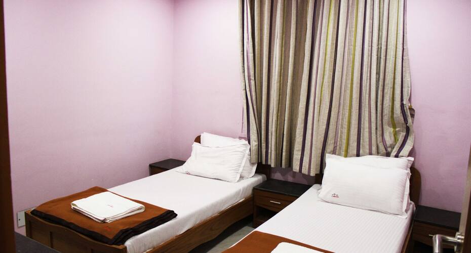 White House Service Apartmtent 4, Vadodara 5
